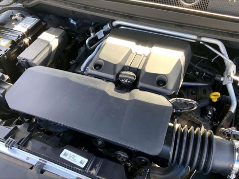 Certified 2024 Chevrolet Colorado Z71 w/ Z71 Convenience Package 2 image 33