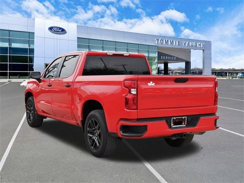 Used 2024 Chevrolet Silverado 1500 Custom image 2