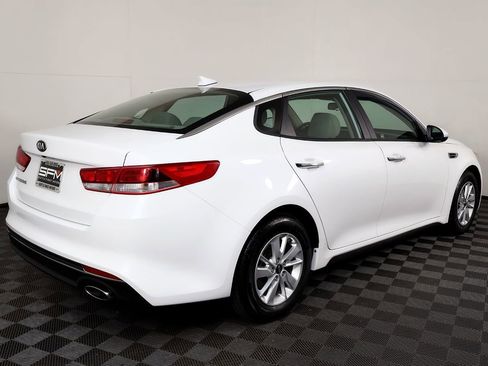 Used 2017 Kia Optima LX image 8