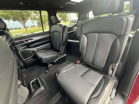 Used 2023 Jeep Wagoneer Series II AWD/4WD image 12