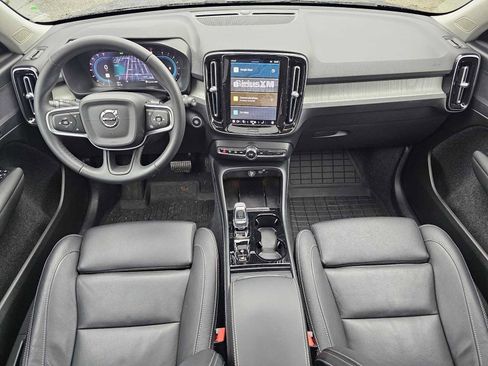 Certified 2024 Volvo XC40 B5 Plus w/ Climate Package image 21