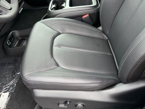 New 2026 Chrysler Pacifica Select w/ S Appearance Package image 11