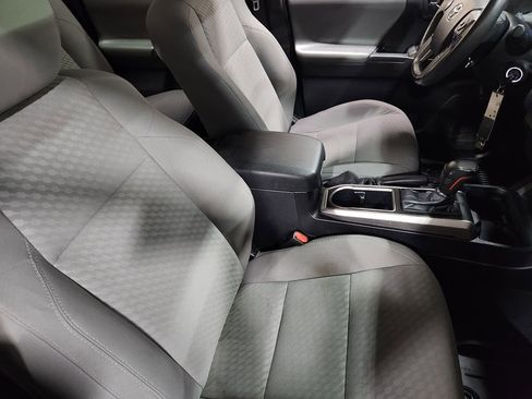 Used 2022 Toyota Tacoma SR5 RWD image 32