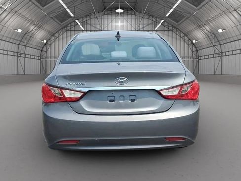 Used 2011 Hyundai Sonata GLS FWD image 4