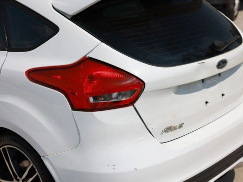 Used 2016 Ford Focus ST FWD image 35