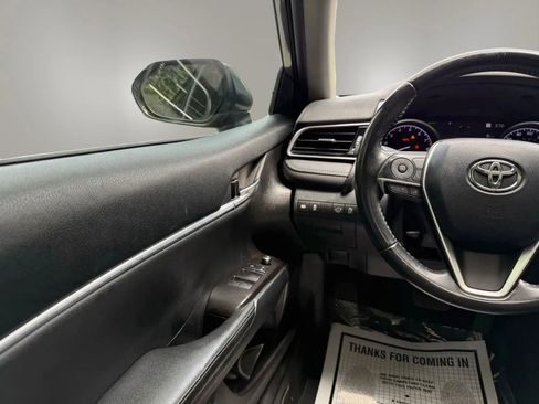 Used 2021 Toyota Camry XLE FWD image 32