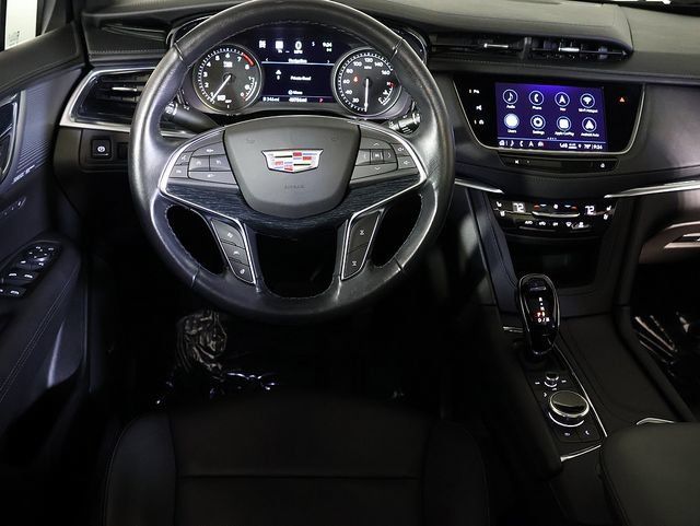 Used 2024 Cadillac XT5 Premium Luxury w/ Technology Package AWD/4WD image 3