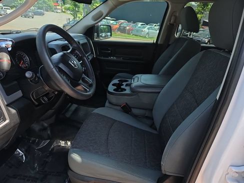 Used 2019 RAM 1500 4x4 Crew Cab Classic image 9