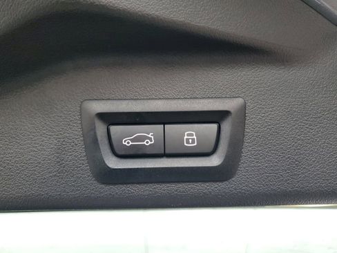 Used 2025 BMW X5 xDrive50e image 32