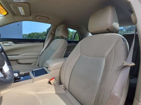 Used 2014 Chrysler 300 RWD image 11