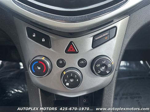 Used 2018 Chevrolet Sonic Premier image 27