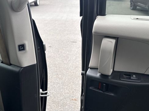 Used 2018 Chrysler Pacifica Limited image 41