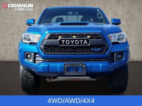 Used 2017 Toyota Tacoma TRD Sport w/ Premium & Technology Package image 3
