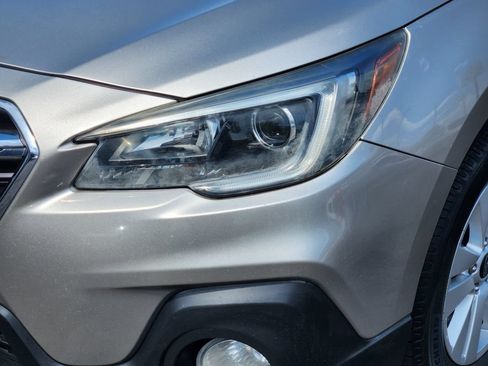 Used 2018 Subaru Outback 2.5i Premium AWD/4WD image 12
