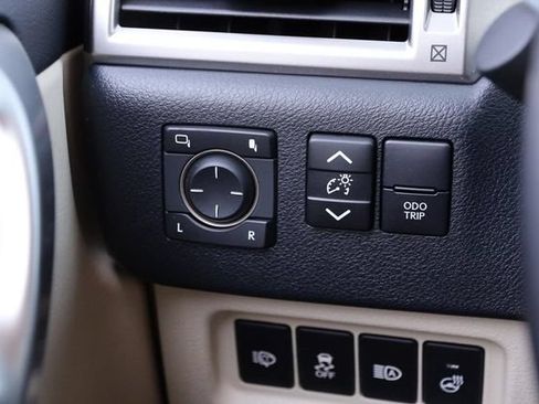 Used 2022 Lexus GX 460 Premium w/ Premium Package AWD/4WD image 25