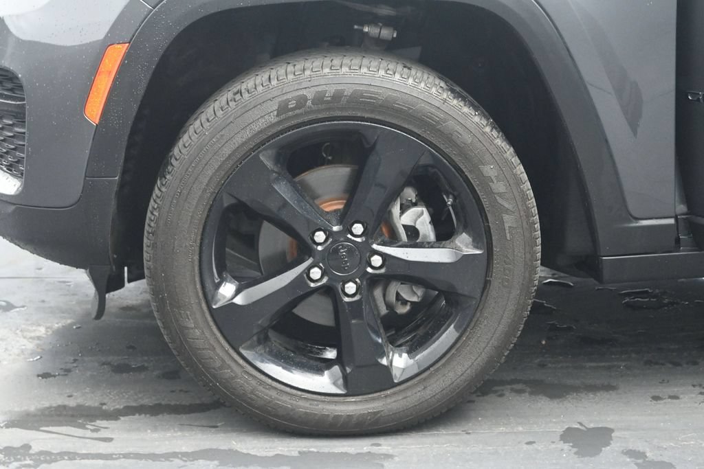 Used 2025 Jeep Grand Cherokee Altitude AWD/4WD image 30