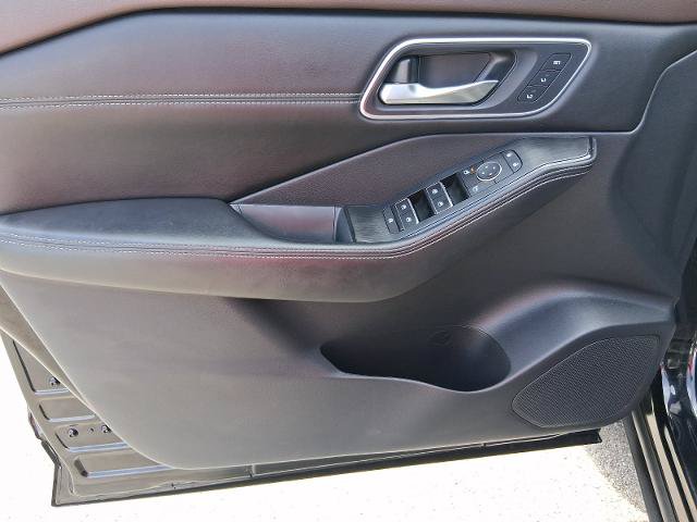 Used 2021 Nissan Rogue Platinum AWD/4WD image 10