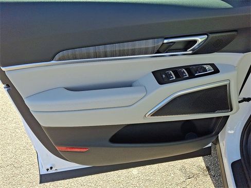 Used 2025 Kia Telluride EX w/ EX Captain's Chair Package image 10