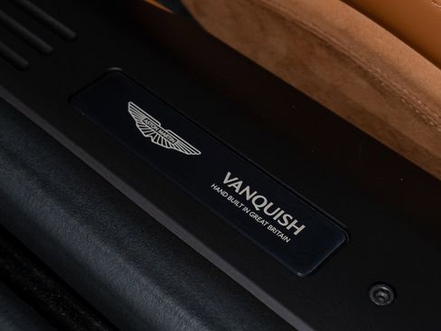 Used 2025 Aston Martin Vanquish image 40