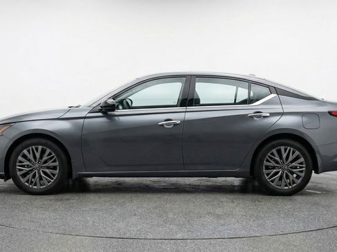 Used 2025 Nissan Altima 2.5 SV image 5