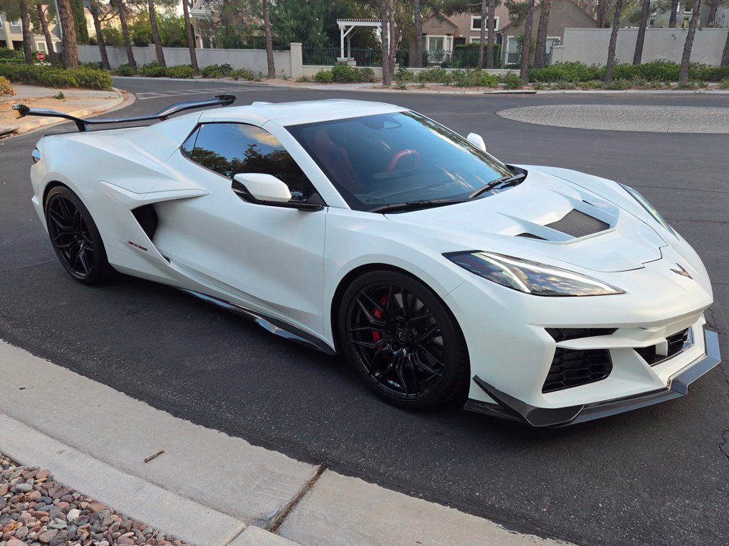 Used 2025 Chevrolet Corvette Z06 RWD image 6