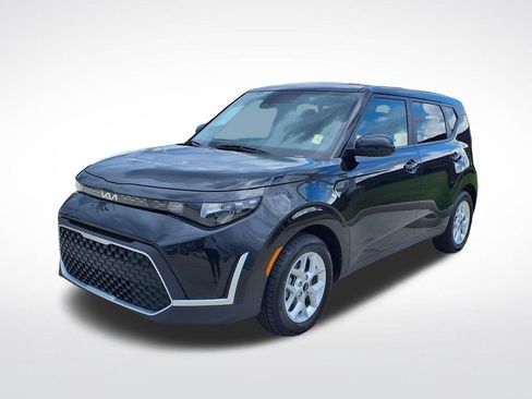 Used 2025 Kia Soul LX w/ LX Technology Package FWD image 3