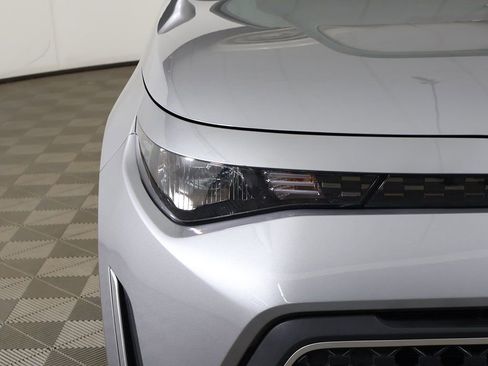 Used 2023 Kia Soul LX w/ LX Technology Package image 12