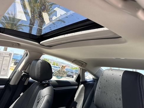 Used 2018 Honda Civic Touring image 2