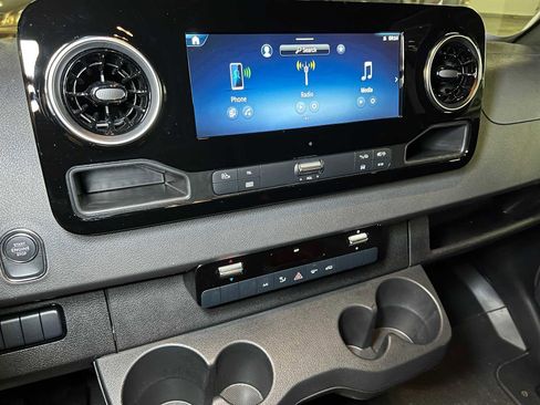 Used 2025 Mercedes-Benz Sprinter 2500 image 25