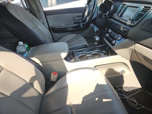 Used 2019 Kia Sedona EX image 5