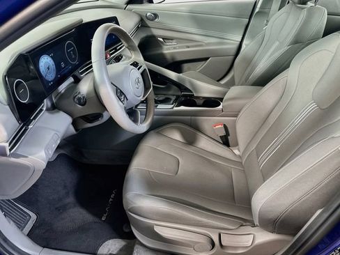 Used 2023 Hyundai Elantra SEL w/ Convenience Package FWD image 15