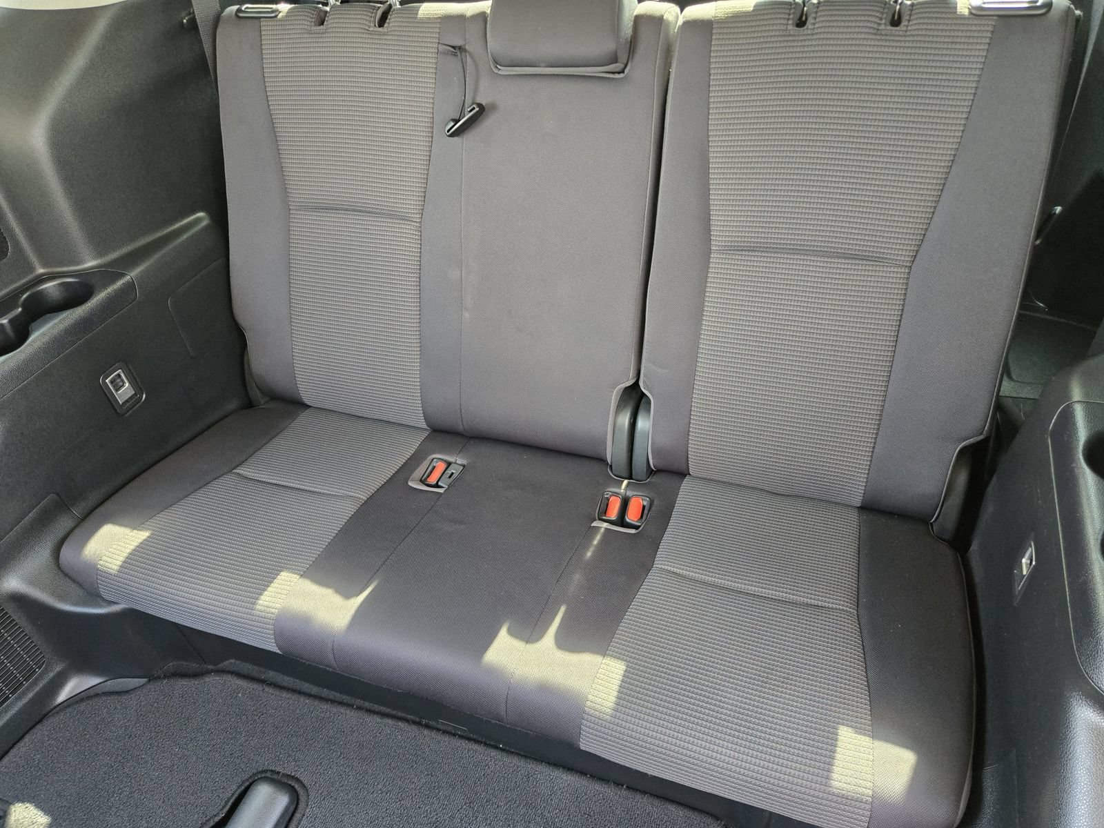Used 2021 Toyota Highlander LE FWD image 31