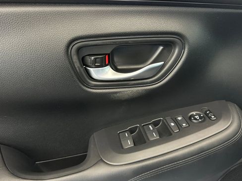 Used 2025 Honda HR-V LX image 10