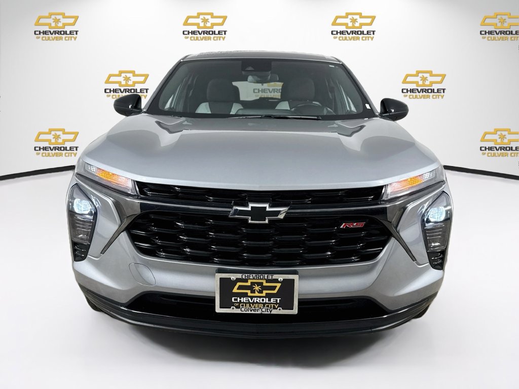Used 2024 Chevrolet Trax RS w/ Driver Confidence Package FWD image 2