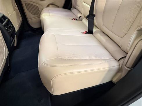 Certified 2025 Jeep Grand Cherokee Limited w/ Luxury Tech Group II image 34