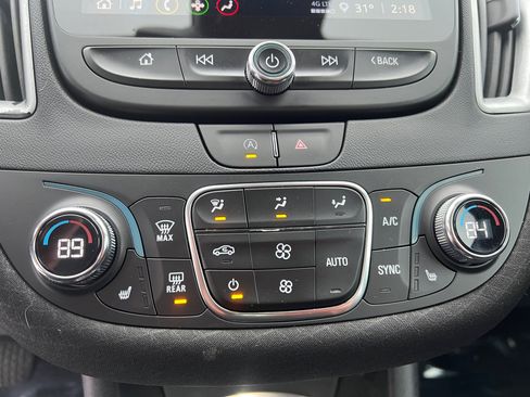 Used 2023 Chevrolet Malibu LT image 30