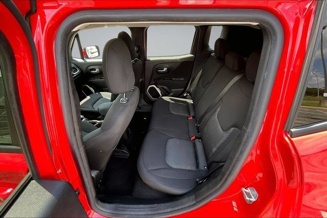 Used 2017 Jeep Renegade Latitude w/ Cold Weather Group AWD/4WD image 20