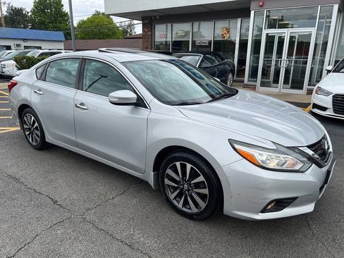 Used 2016 Nissan Altima 2.5 SL w/ 2.5 Technology Package FWD image 4