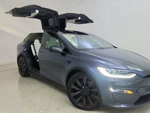 Used 2022 Tesla Model X image 1