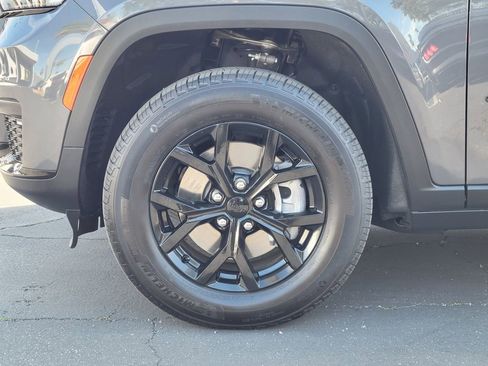 Used 2018 Jeep Cherokee Limited image 60