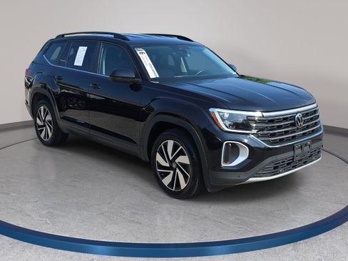 Used 2024 Volkswagen Atlas SE AWD/4WD image 3