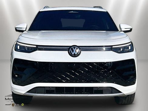 Used 2026 Volkswagen Tiguan SEL R-Line AWD/4WD image 3