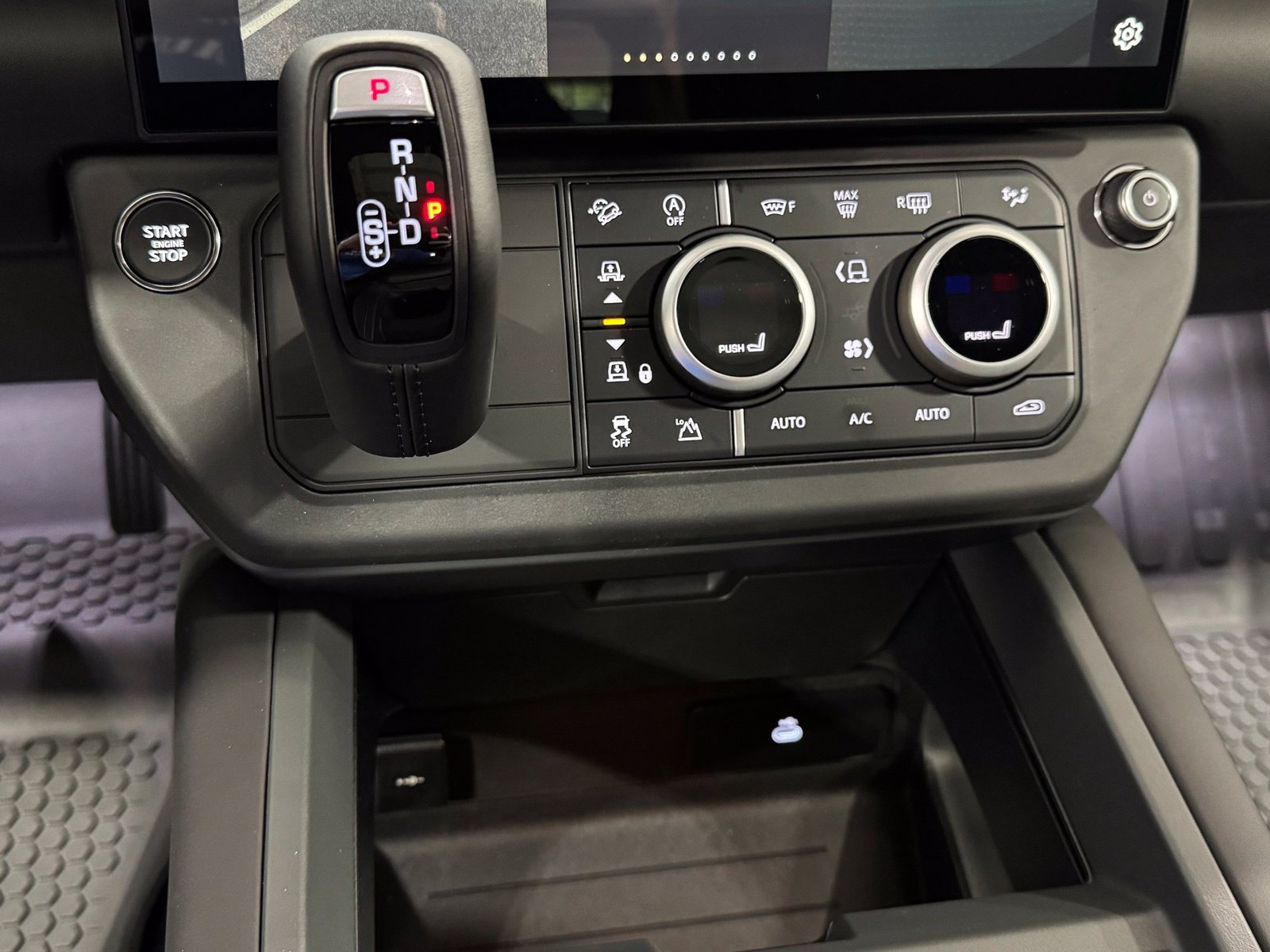 New 2026 Land Rover Defender 110 X-Dynamic SE AWD/4WD image 24