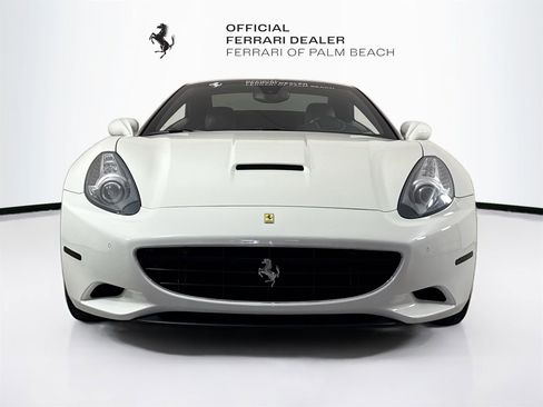 Used 2010 Ferrari California RWD image 2