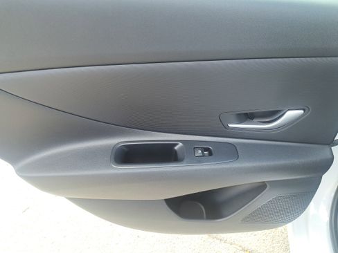 Certified 2024 Hyundai Elantra SEL image 7