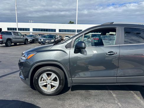 Used 2020 Chevrolet Trax LT FWD image 4