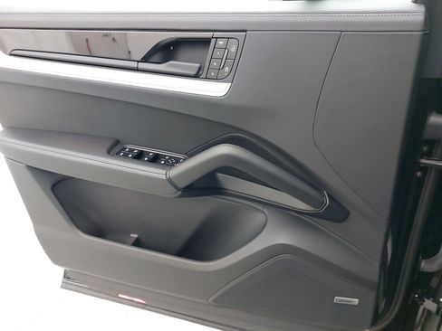 Used 2025 Porsche Cayenne Coupe w/ Premium Package Plus image 28