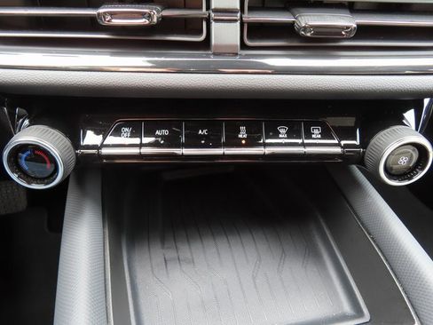 Certified 2024 Chevrolet Equinox EV RS image 28