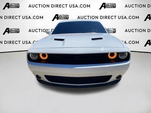 Used 2022 Dodge Challenger SXT w/ Driver Convenience Group RWD image 2