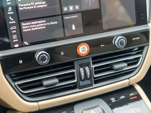 Used 2026 Porsche Macan image 21